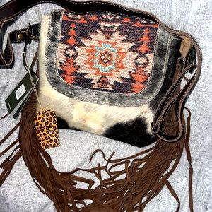 Myra handbag woven with fringe